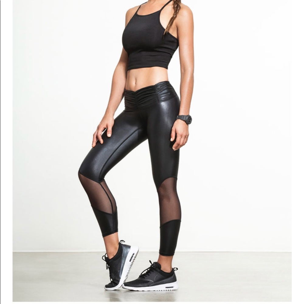 Chill by Will x Barry’s Bootcamp love crop NWOT